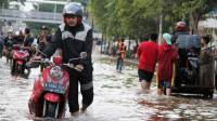 PENTING! Ini Batas Aman Motor Matic Saat Menerjang Banjir, Jangan Abaikan!