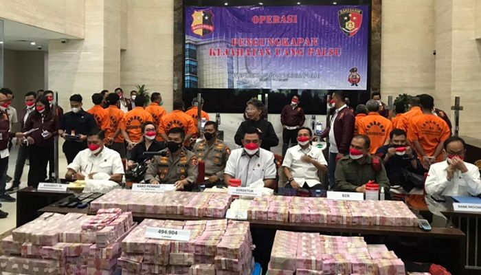 Bareskrim Bongkar Kasus Peredaran Uang Rupiah-Dolar Palsu dari 2 Jaringan