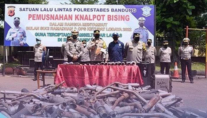 Polrestabes Bandung Lakukan Pemusnahan Ribuan Knalpot Bising yang Berhasil Diamankan
