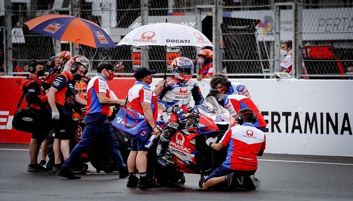 Sandiaga Uno Sebut Aksi Pawang Hujan saat MotoGP sebagai Kearifan Lokal