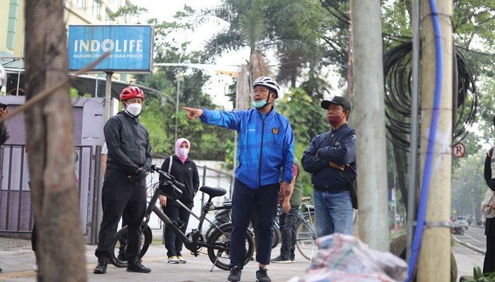 Kembali Potong Tiang Kabel, Pemkot Bandung Serius Atasi Kabel Semrawut