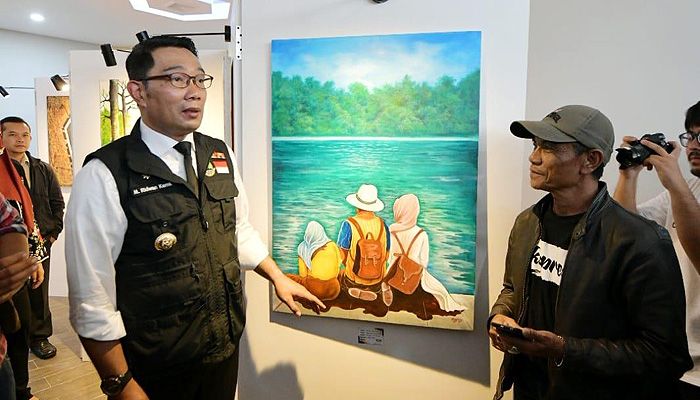 Jiwa Ridwan Kamil Tersentuh saat Melihat Lukisan Diri Bareng Keluarga di Sungai Aare