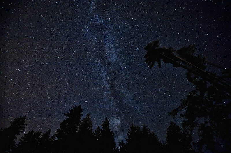 Catat Waktunya! Juli Ini akan Ada Hujan Meteor dan Supermoon