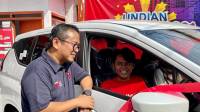 Apresiasi Kinerja Outlet, Telkomsel Serahkan Hadiah Mobil kepada Outlet di Garut