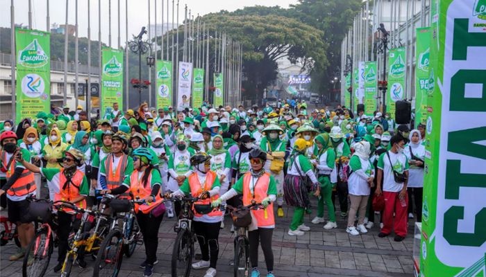 Seribuan Warga Bandung Meriahkan Fun Walk Keliling Kota