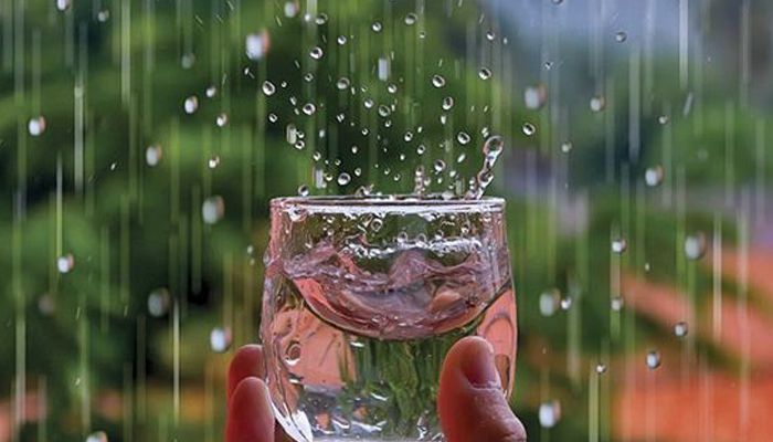 Amankah Air Hujan Bagi Kesehatan? Ini Dia Jawabannya