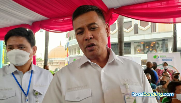 Pantau Penyaluran BSU, Presiden Jokowi Imbau Pekerja Jadi Peserta BPJS Ketenagakerjaan