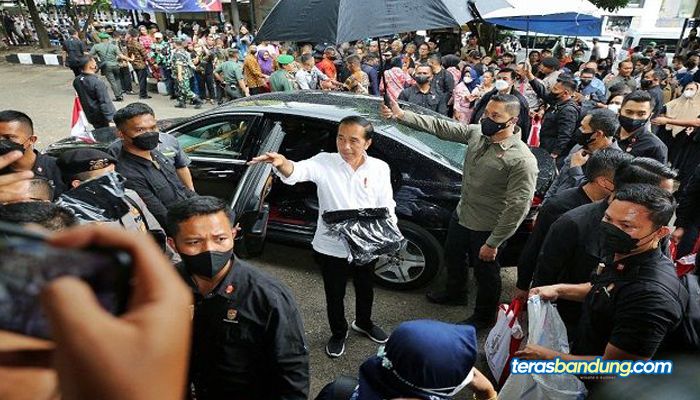 Jokowi Sambangi Kota Bandung, Pedagang Curhat Kenaikan Harga Kebutuhan Pokok