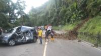 Terjadi Longsor di Cadas Pangeran, Batu Besar Timpa Mobil Fortuner dan Freed yang Melintas