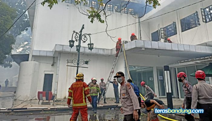 Kebakaran Gedung Bappelitbang Balai Kota Bandung, Polisi Gelar Olah TKP di Lokasi Kejadian