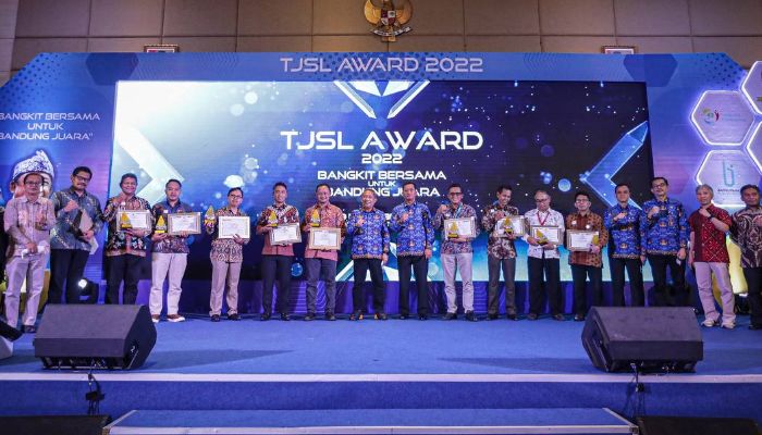12 Perusahaan Menerima Anugerahkan TJSL Award dari Pemkot Bandung