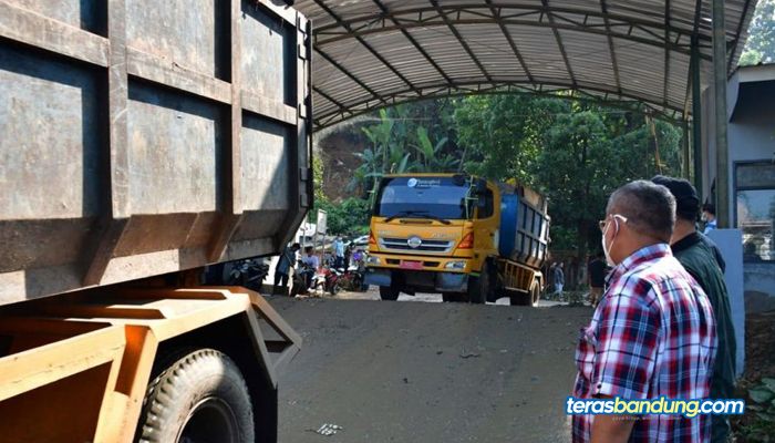 Akses ke TPA Sarimukti Normal Kembali, Penumpukan Sampah di TPS Kota Bandung Mulai Diangkut 
