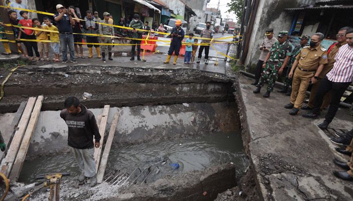 Jalur Vital ke Sentra Ekonomi, Perbaikan Jalan Amblas di Cibolerang Bisa Rampung Dalam Sebulan