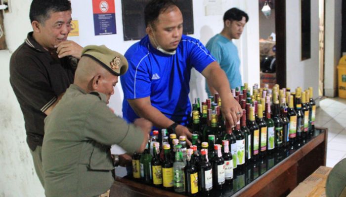 Satpol PP Amankan 608 Botol Minol dan 504 Obat Terlarang dalam Operasi Jelang Nataru