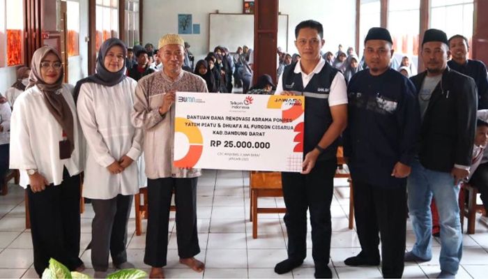 Telkom Serahkan Bantuan bagi Pondok Pesantren Yatim & Dhuafa di Bandung Barat