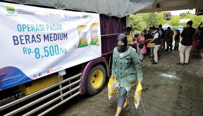 Operasi Pasar Kota Bandung, Stok Beras Aman, Warga Dapatkan Beras dengan Harga Murah