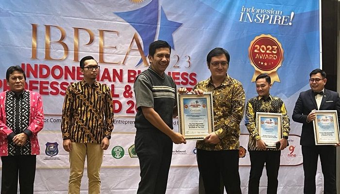 Sukses Tingkatkan Pelayanan, Perumda Pasar Juara Kota Bandung Raih Penghargaan IBPEA 2023