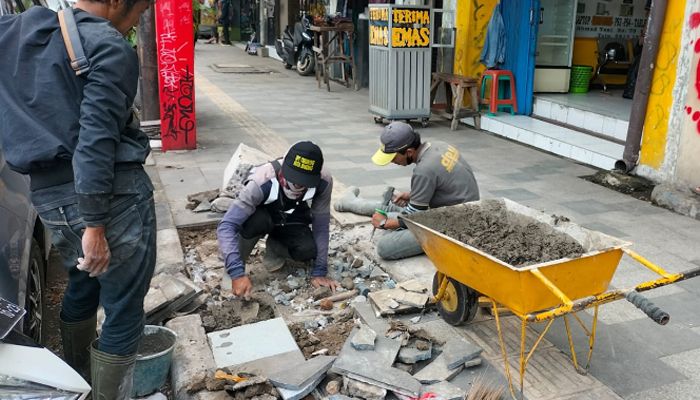 Pemkot Bandung Segera Benahi Trotoar, Ema: Jangan Dipakai Parkir Sembarangan dan Lapak Dagang PKL