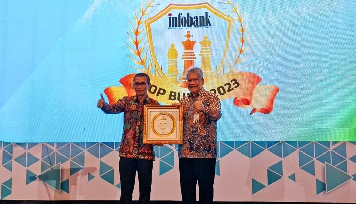 Terus Torehkan Prestasi, Bank Bjb Raih Predikat Top BUMD 2023 dari Infobank