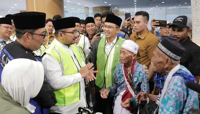 374 Jemaah Calon Haji Kloter Pertama Asal Majalengka Terbang dari Bandara Kertajati 