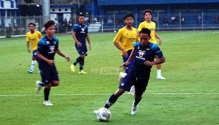 Kata Tim Pelatih Persib Setelah Menang Telak Atas Bandung United di Laga Uji Coba Kedua