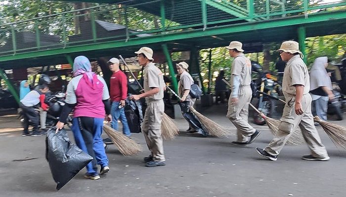 Jaga Kebersihan, Bebersih Taman Hutan Kota Babakan Siliwangi Bakal Rutin Digelar