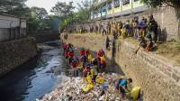 Musim Kemarau, Pemkot Bandung Angkat Sedimentasi Sungai