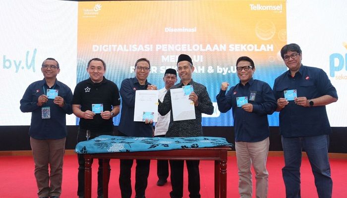Telkom Dorong Digitalisasi Pengelolaan Sekolah di Bandung Barat lewat Pijar Sekolah dan by.U