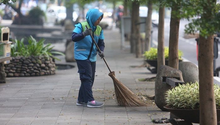 427 Petugas Kebersihan Siaga di Malam Tahun Baru, Sejumlah Truk Hingga Motor Sampah Siap Mengawal