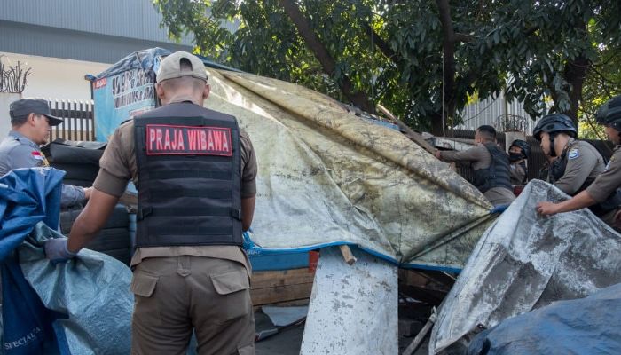 Sering Jadi Biang Kemacetan, Satpol PP Tertibkan Pasar Tumpah di Jalan Moch Toha 
