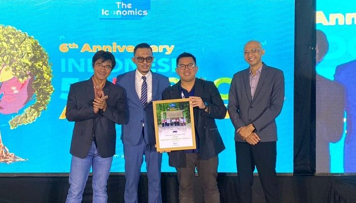 JNE Raih Penghargaan The Iconomics Indonesia Best 50 CSR Awards 2024 Kategori Courier Service