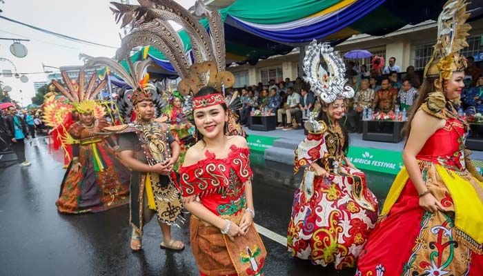 Keseruan Karnaval Asia Afrika 2024 Hibur Warga Bandung