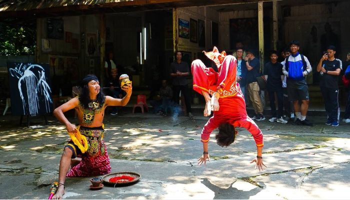 Seniman 8 Negara Unjuk Gigi di Bandung Arts Festival Babakan Siliwangi