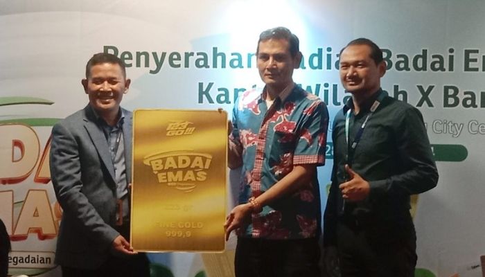 Pegadaian Kanwil X Jabar Serahkan Hadiah Pemenang Undian Badai Emas 2024