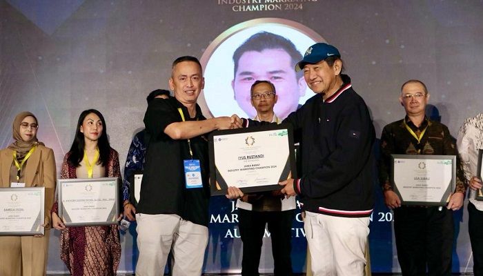 JNE Bandung Raih Penghargaan The Best Industry Marketing Champion 2024 Logistics Category