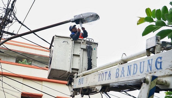 Temukan Lampu PJU di Kota Bandung Mati, Warga Bisa Lapor, Begini Caranya!