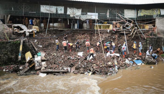 Kirmir Pasar Ancol Ambruk Langsung Diperbaiki, Wakil Wali Kota Bandung Sampaikan Pesan Ini