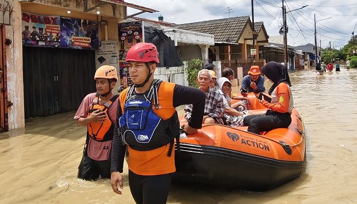 Rumah Zakat Kirim Relawan untuk Evakuasi Warga Terdampak Banjir Jabodetabek