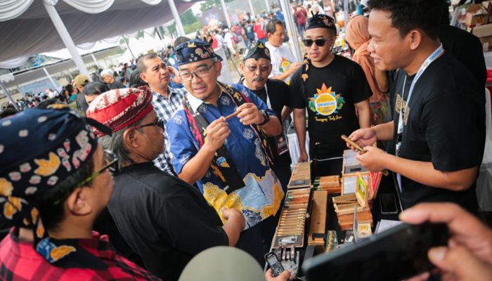 Wali Kota Bandung Apresiasi Gelaran Festival Temanggung 2025 di Kiara Artha Park