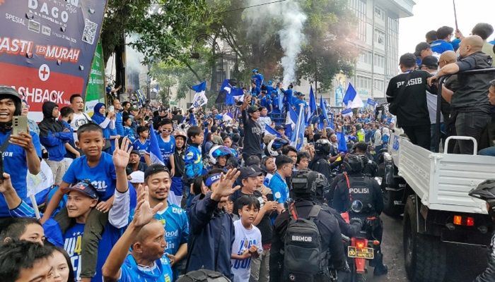 Warga Bandung Sambut Pawai Juara Persib, Farhan: Pawai Harus Tertib dan Tepat Waktu