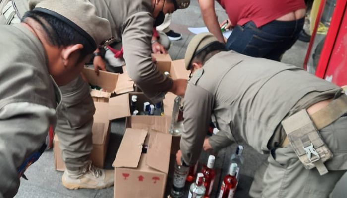 Jaga Ketertiban, Satpol PP Kota Bandung Sita Ratusan Botol Miras dan Ribuan Obat Terlarang Ilegal
