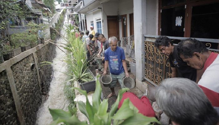 Warga Pinggir Sungai Diminta Segera Pindah, Farhan: Cari Tempat Lebih Aman 