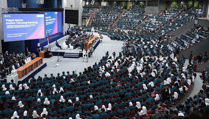 ITB Sambut 7.671 Mahasiswa pada Sidang Terbuka Penerimaan Mahasiswa Baru 2025