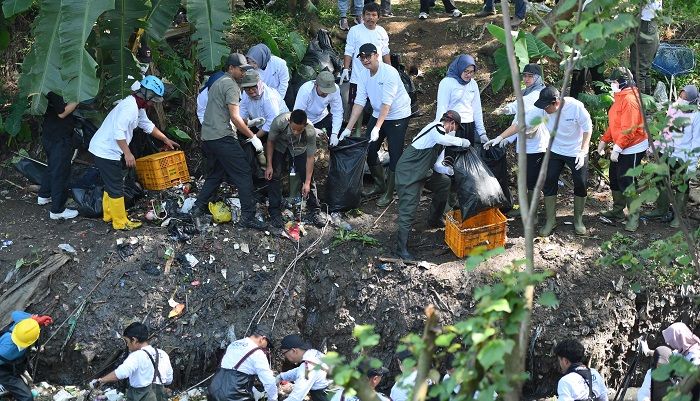 Telkom Gelar River Clean Up di Bandung, Selaraskan Momentum World Clean Up Day dan Hari Sungai Sedunia