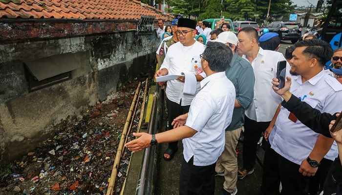 Bandung Siaga Musim Hujan, Farhan Ajak Warga Waspada Banjir dan Pohon Tumbang