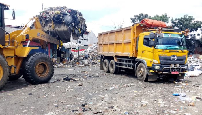 Tumpukan Sampah di TPS Ciwastra Mulai Menurun Setelah Kerahkan Tujuh Armada