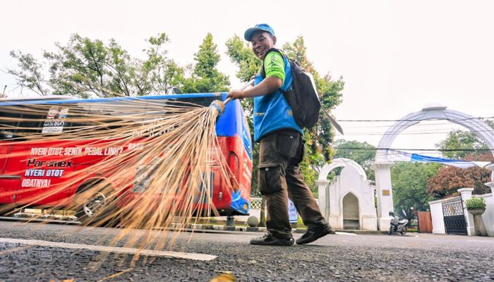 Natal di Bandung: Ketika Pengabdian Mengalahkan Libur Keluarga
