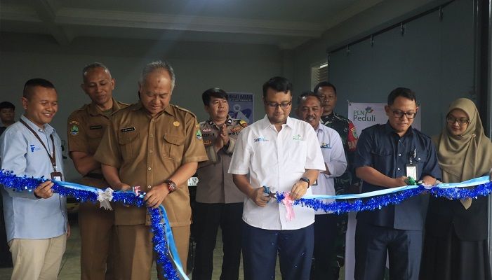 Jelang Hari Sumpah Pemuda, PLN UPT Bandung Luncurkan Program TJSL Konversi Kendaraan Listrik di SMK Cendekia Batujajar
