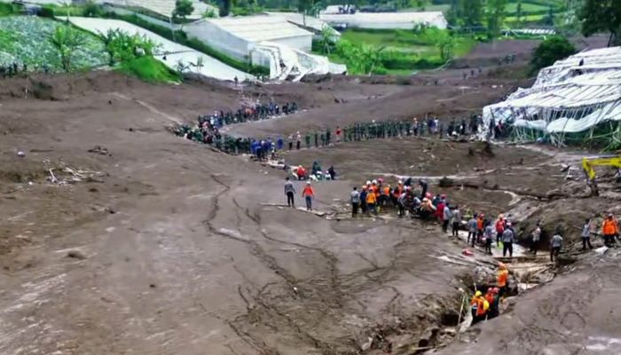 Longsor Bandung Barat: Tim SAR Evakuasi 25 Kantong Jenazah, 11 Korban Teridentifikasi