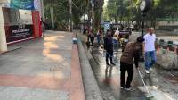 Pemkot Bandung Bersih-bersih Trotoar dan Kawasan Masjid Jelang Lebaran
